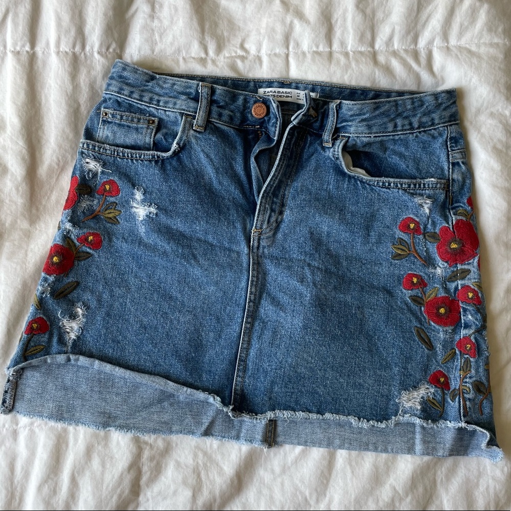 zara floral embroidered denim mini skirt 💘